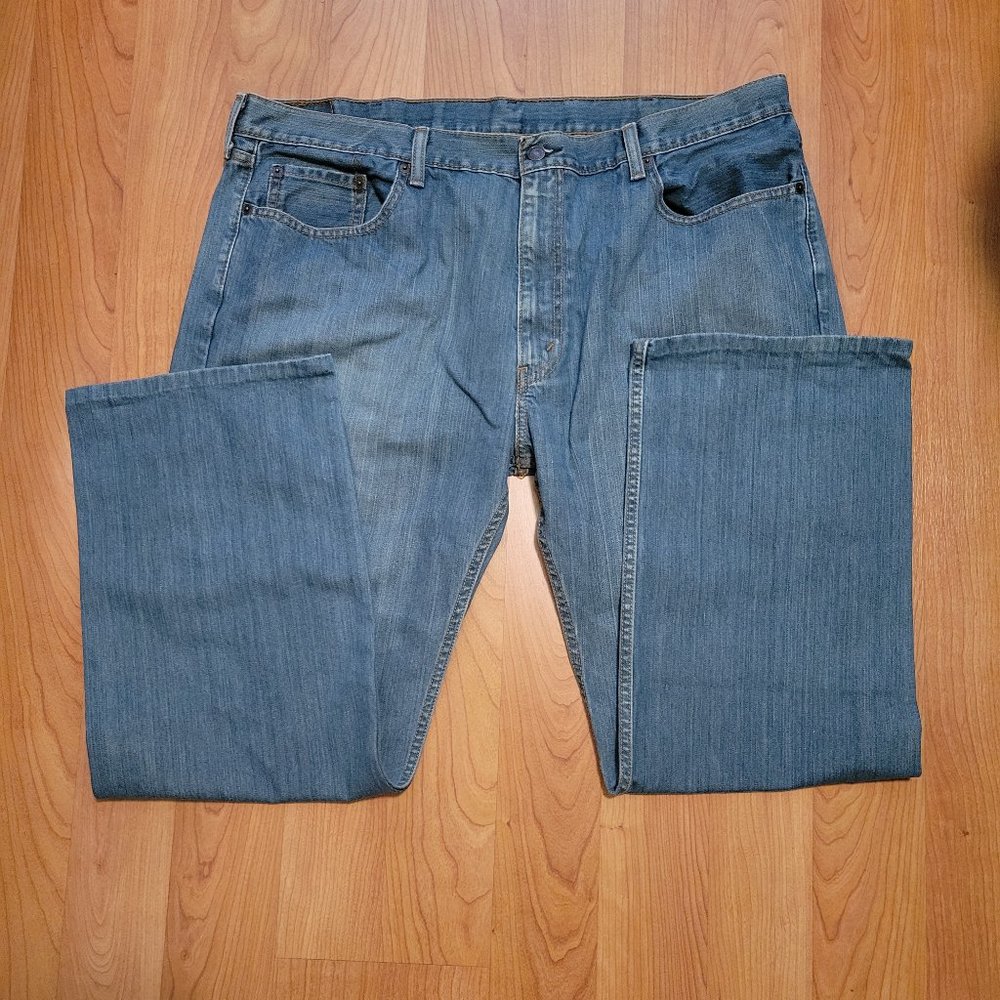 Never worn! Levi's 559 relaxed straight leg jeans. Size 42x32